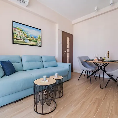 Luxury Seaside Apartament *