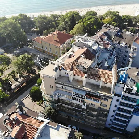 Luxury Seaside Apartament *